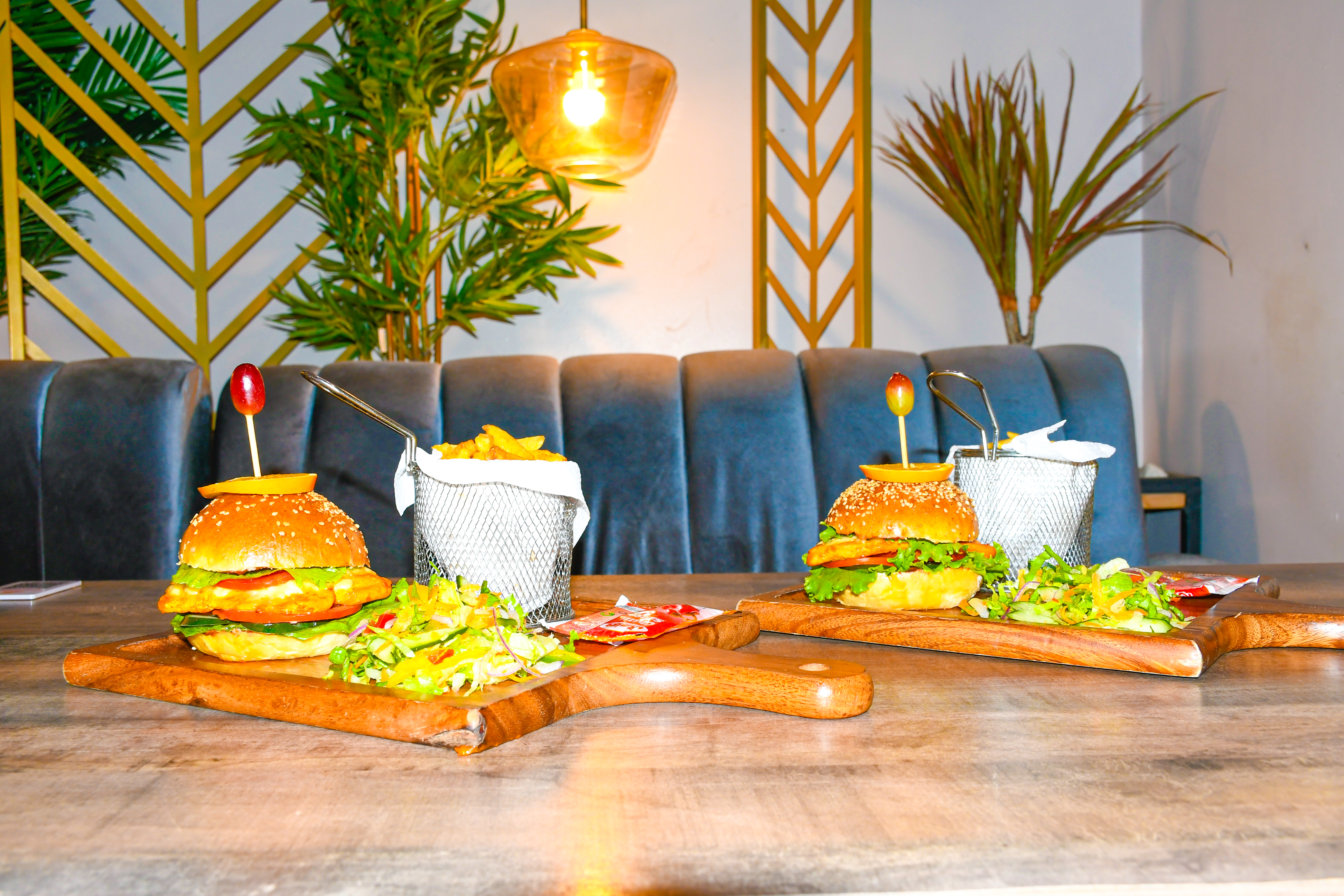 Decale Dining
